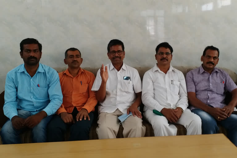 MLC Alugubelli Narsireddy participated in a media conference organized by UTF