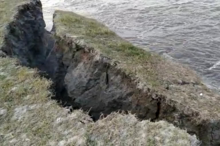 বেকী নৈৰ গৰাখহনীয়াত সৰ্বশ্ৰান্ত শতাধিক পৰিয়াল