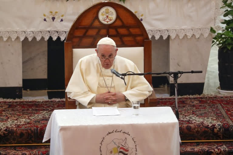 Pope urges Iraq to embrace its Christians on historic visit