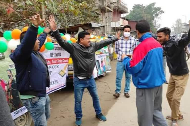 ডিব্ৰুগড় জিলা প্ৰশাসনৰ উদ্যোগত নাহৰকটীয়াত বাটৰ নাট প্ৰদৰ্শন