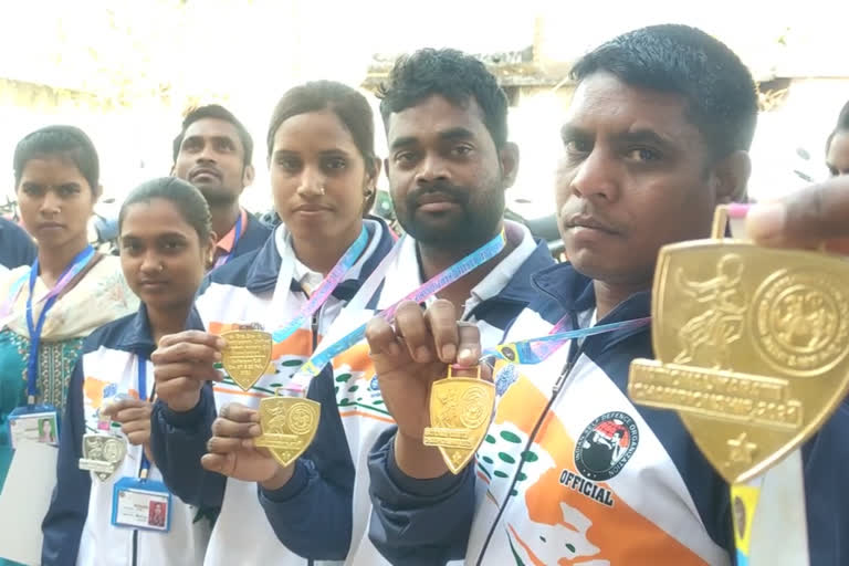 Gariyaband received 13 medals in the National Karate Championship