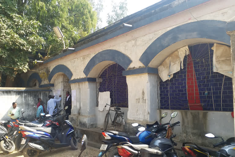 theft in the district archives in dumka