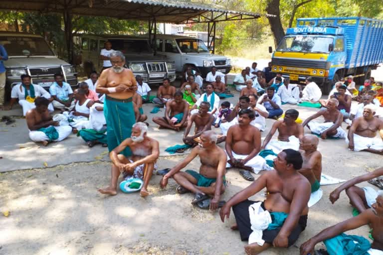 பிரதமர் மோடிக்கு ’எலும்புக்கூடு’ அனுப்பும் போராட்டம் ; விவசாயிகள் கைது!