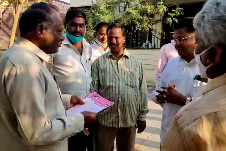 Trs candidate Palla Rajeshwar Reddy wished for victory ... Graduate MLC conducted election campaign in Madhira, Khammam district.