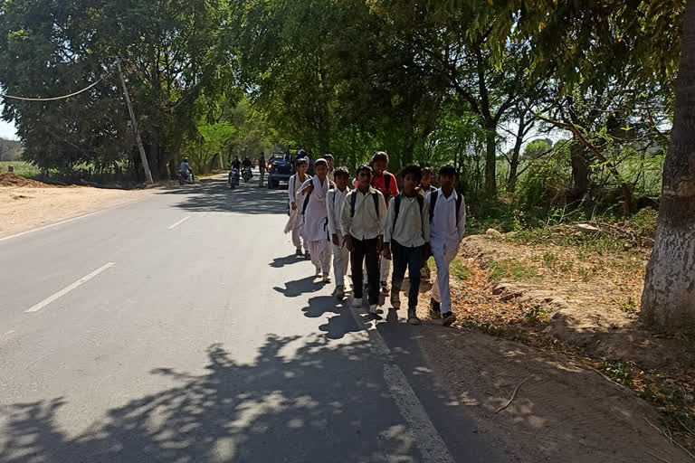 Students forced to walk five km to go to school in kapoori village of charkhi dadri