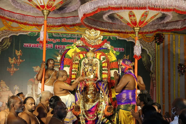 garuda vahana seva of sri kalyana venkateshwara swamy brahmotsavalu