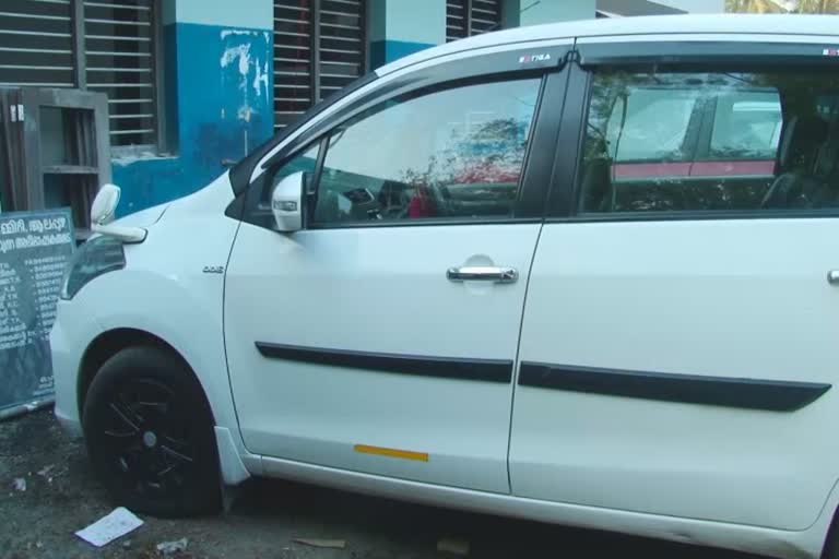 തട്ടിയെടുത്ത കാർ പൊലീസ് കണ്ടെത്തി  car stolen from Cherthala  ചേർത്തല  അങ്കമാലി പൊലീസ്  മാരാരിക്കുളം പൊലീസ്