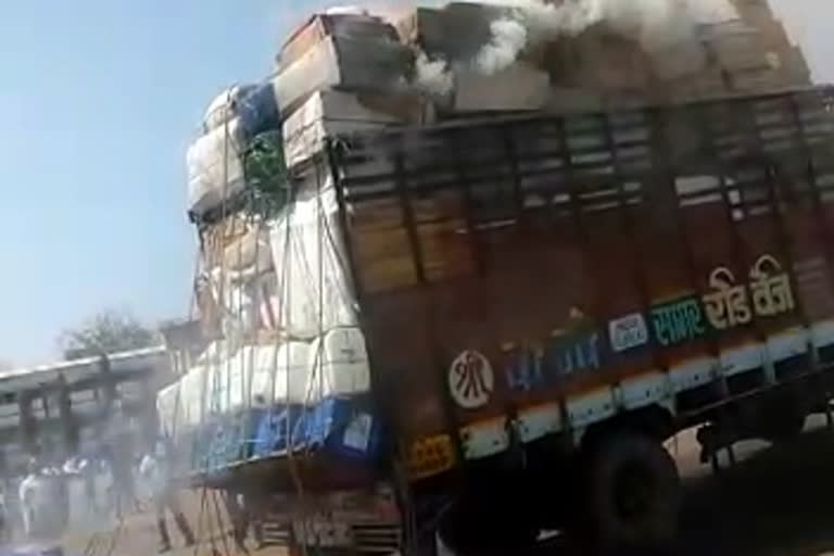 truck caught fire on nagbhid road near chandrapur