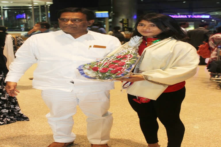 nikhat-zareen-from-telangana-is-proud-to-participate-in-international-boxing-tournament