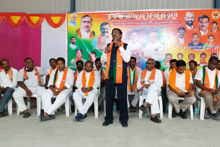 bjp-leader-vivek-venkata-swamy-campaigned-for-the-mlc-election-in-suryapet