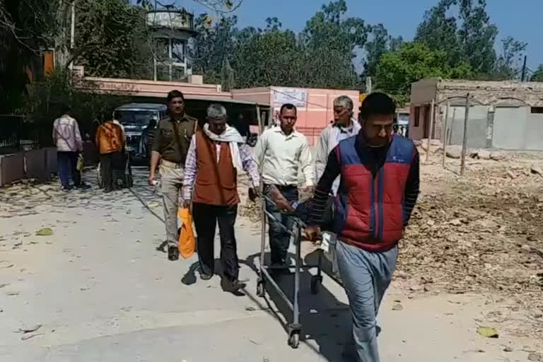 गोली लगने से वृद्ध घायल