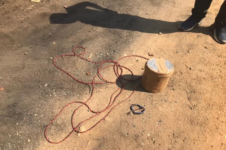 Explosive devices found in Chhattisgarh  ഛത്തീസ്‌ഗഡിൽ സ്ഫോടകവസ്തുക്കൾ കണ്ടെത്തി  റായ്‌പൂർ  raipur  മുണ്ടിപാഡർ  മാറ്റ്വാൾ  ഐടിബിപി  itbp  ied  ഐഇഡി  mundipadar  matwaal