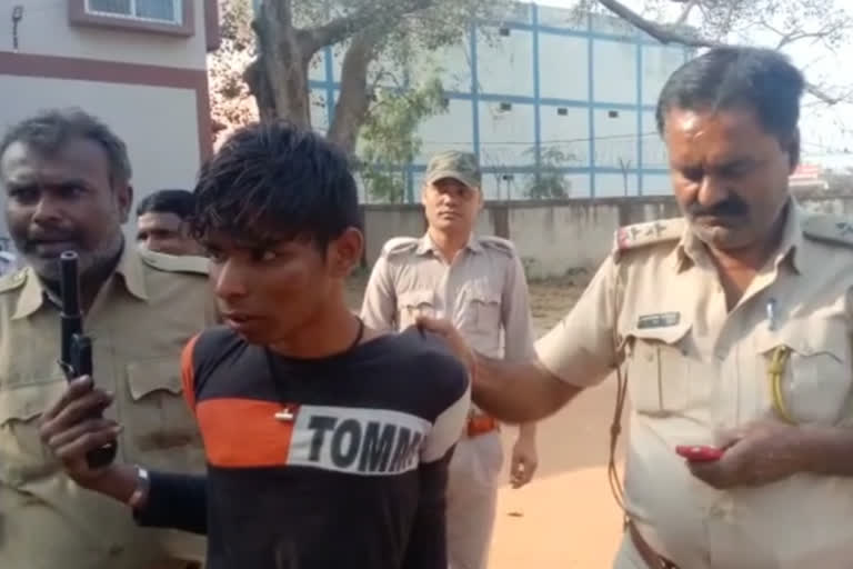 Man arrested with desi katta in Banka