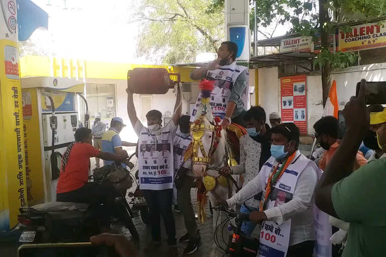 yuvak congress agitation over petrol diesel hike