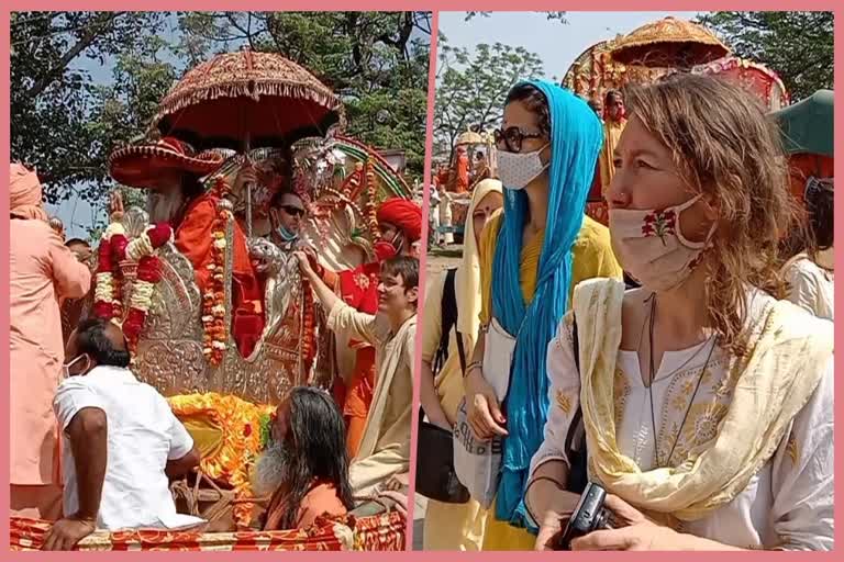 foreign-devotees-took-part-in-mahanirvani-akhara-peshwai-in-haridwar-kumbh