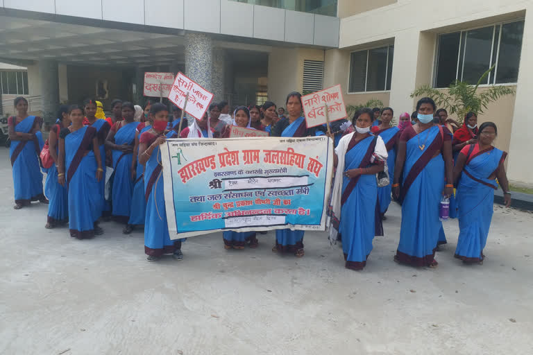 jal sahia association protest on the occasion of womens day in hazaribag