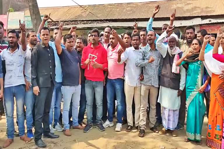 congress workers protest in east bilasipara