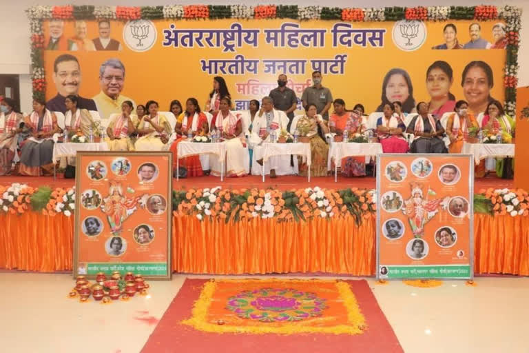 BJP State Mahila Morcha honored women Corona Warriors