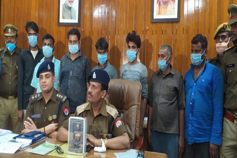 पुलिस गिरफ्त में आरोपी