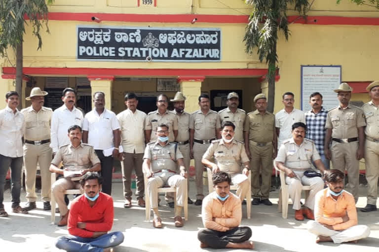 Murder accused arrest, Murder accused arrest after six month, Murder accused arrest after six month in Kalaburagi, Kalaburagi news, Kalaburagi murder news, ಕೊಲೆ ಆರೋಪಿಗಳು ಬಂಧನ, ಆರು ತಿಂಗಳ ಬಳಿಕ ಕೊಲೆ ಆರೋಪಿಗಳು ಬಂಧನ, ಕಲಬುರಗಿಯಲ್ಲಿ ಆರು ತಿಂಗಳ ಬಳಿಕ ಕೊಲೆ ಆರೋಪಿಗಳು ಬಂಧನ, ಕಲಬುರಗಿ ಸುದ್ದಿ, ಕಲಬುರಗಿ ಕೊಲೆ ಸುದ್ದಿ,