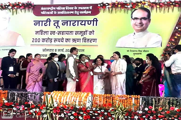 cm-honored-kanchan-verma-for-krishi-karman-award