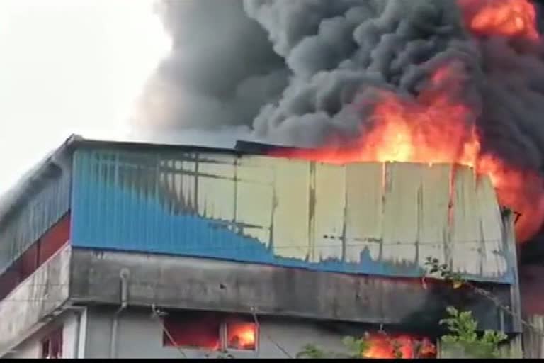 Major Fire in plastic factory at Thane