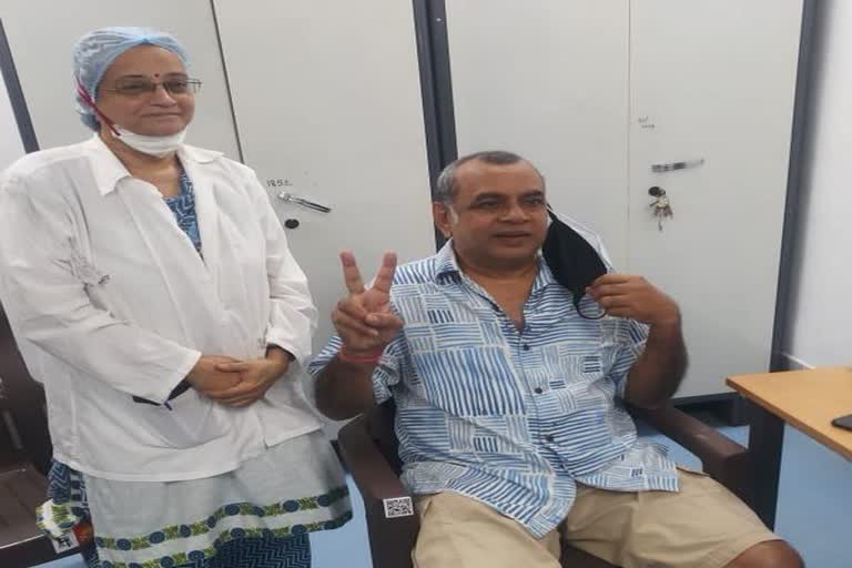 paresh-rawal-got-the-corona-vaccine-shared-post-on-twitter-and-said-pm-modi-thankyou