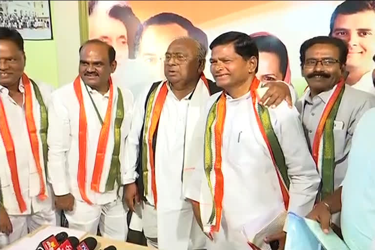 v-hanumantha-rao-and-chinnareddy-press-meet-with-congress-leaders-at-amberpet-in-hyderabad