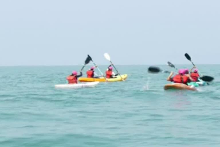 young-girls-kayak-adventure-at-mulpe-beach