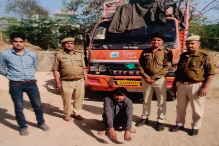 उदयपुर न्यूज  Illegal liquor seized from truck