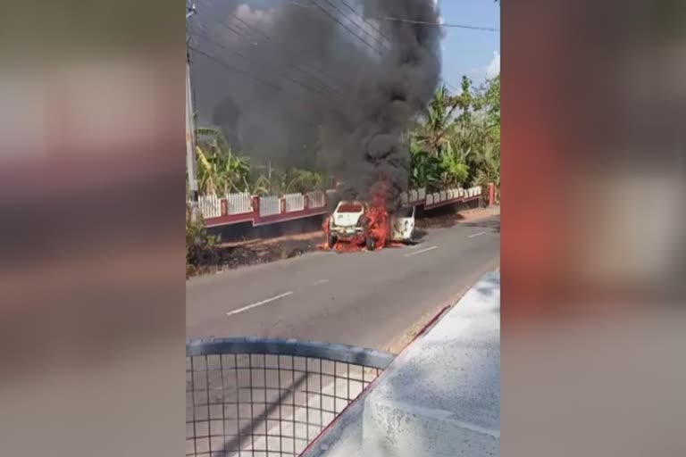 Car  Swift car caught fire in Kollam  car caught fire in Kollam  സ്വിഫ്റ്റ് കാറിന് തീപിടിച്ചു  ഓടി കൊണ്ടിരുന്ന സ്വിഫ്റ്റ് കാറിന് തീപിടിച്ചു