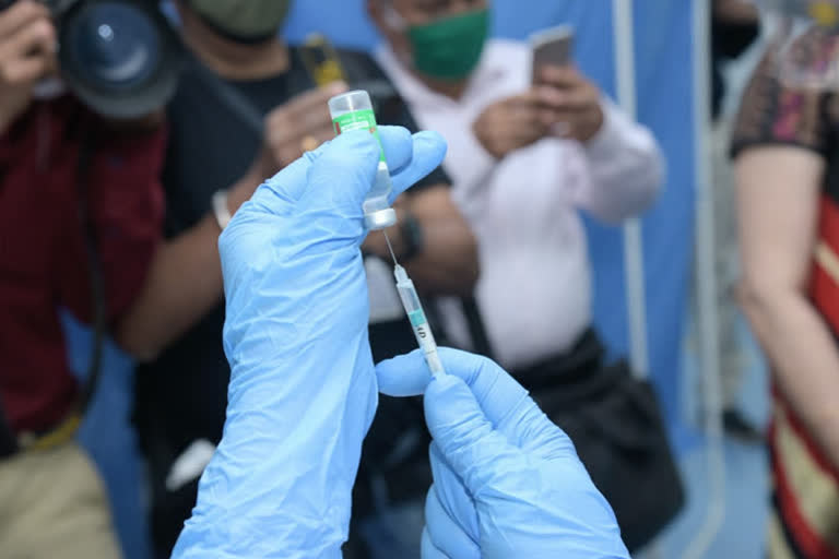 Death of an old man during vaccination