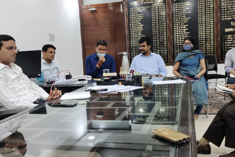 deputy-commissioner-holds-meeting-regarding-covid-19-vaccination-in-ranchi