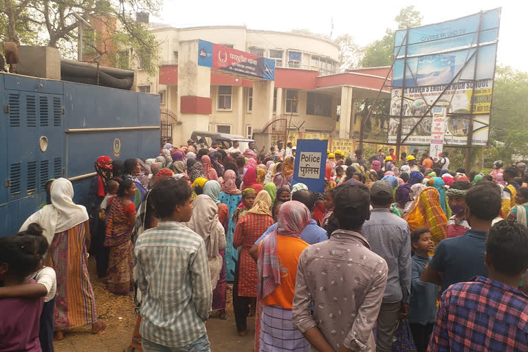 Police removed people from government land in jamshedpur