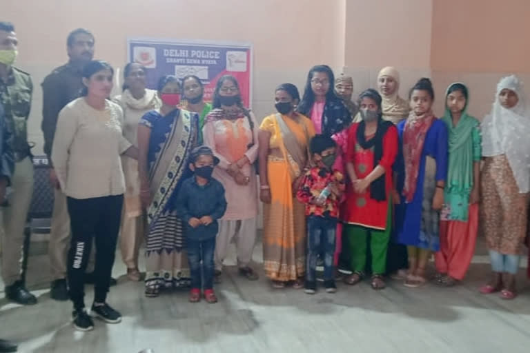 Police gave Martial arts training to girl students on International Women's Day with NGO collaboration