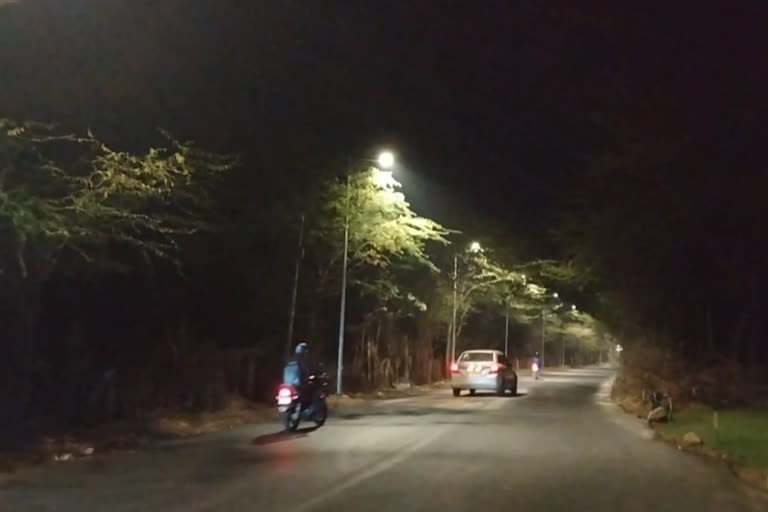 street-lights-of-sanjay-colony-of-south-delhi-were-installed