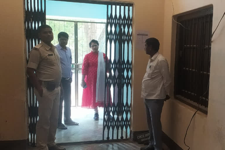 SDO surprise inspection in Aurangabad