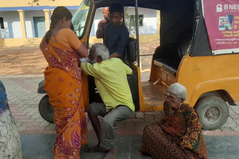 voters problem to without arrangements in polling centres in gudur kurnool district