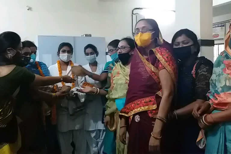 BJP Mahila Morcha honored women health workers