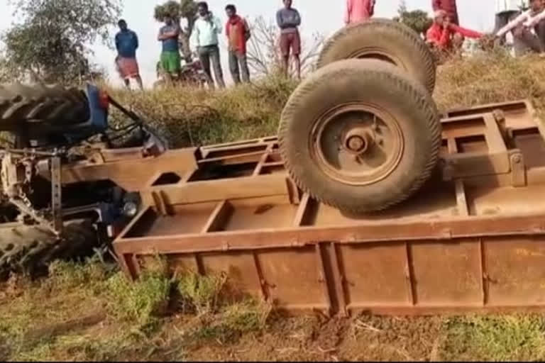 Uncontrolled tractor overturns driver dies