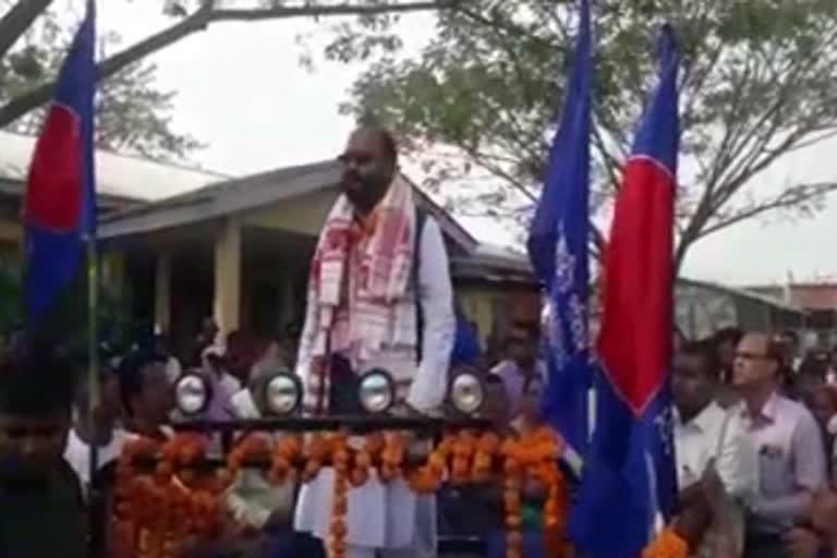 নলবাৰী সমষ্টিৰ এজেপিৰ প্ৰাৰ্থী নগেন ডেকাৰ মনোনয়ন দাখিল