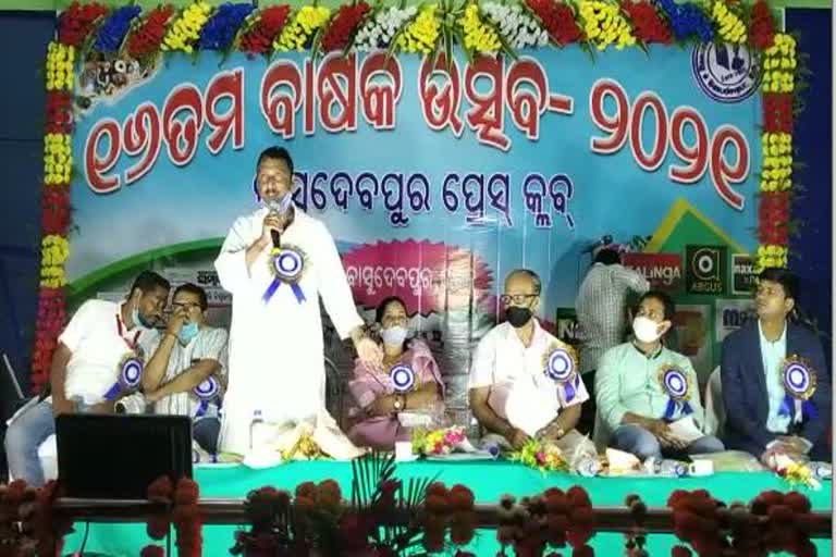 ସମ୍ବାଦଦାତାଙ୍କ ସେବାକୁ ପ୍ରାଧାନ୍ୟ, ସମ୍ମାନିତ ହେଲେ ଖବରକାଗଜ ବିକ୍ରେତା