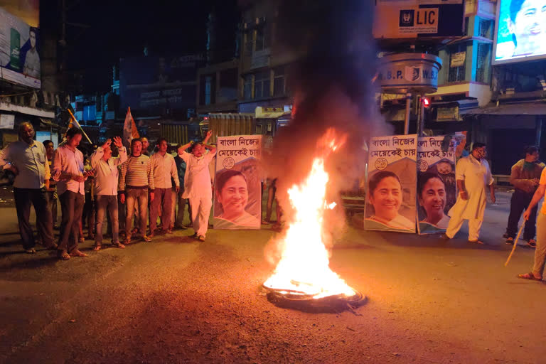 মুখ্যমন্ত্রীর ওপর হামলার প্রতিবাদে আরামবাগে তৃণমূল কর্মী সমর্থকদের বিক্ষোভ