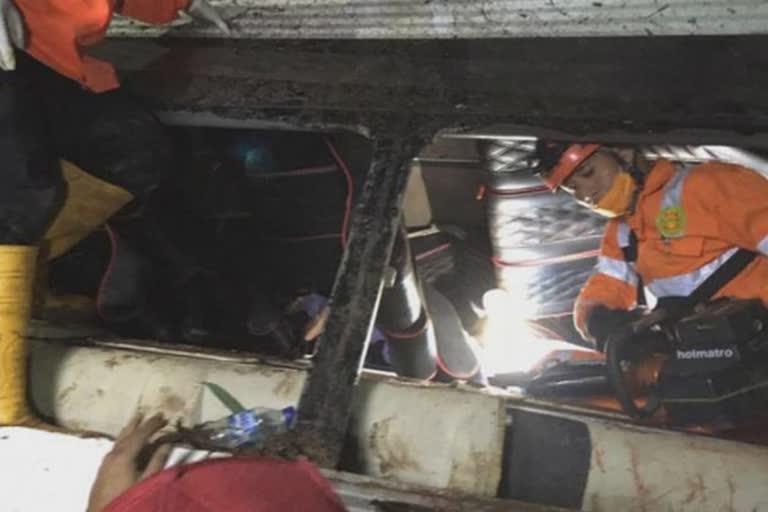 Indonesia bus plunges into a ravine, killing 26 pilgrims
