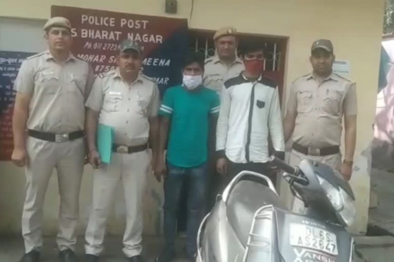 Bharat Nagar police arrested two infamous snatchers on secret information