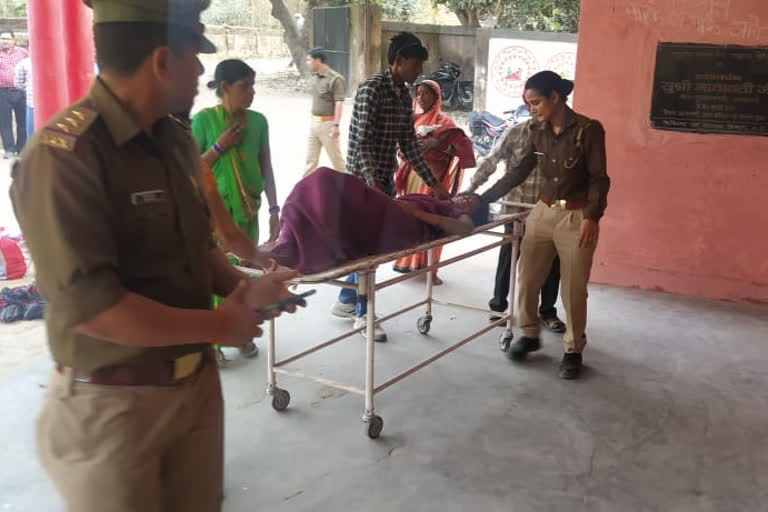 पुलिस ने की महिला की सहायता