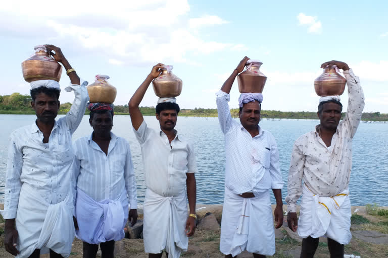 villagers bring water from 35 KM away to anoint Siddarameshwara