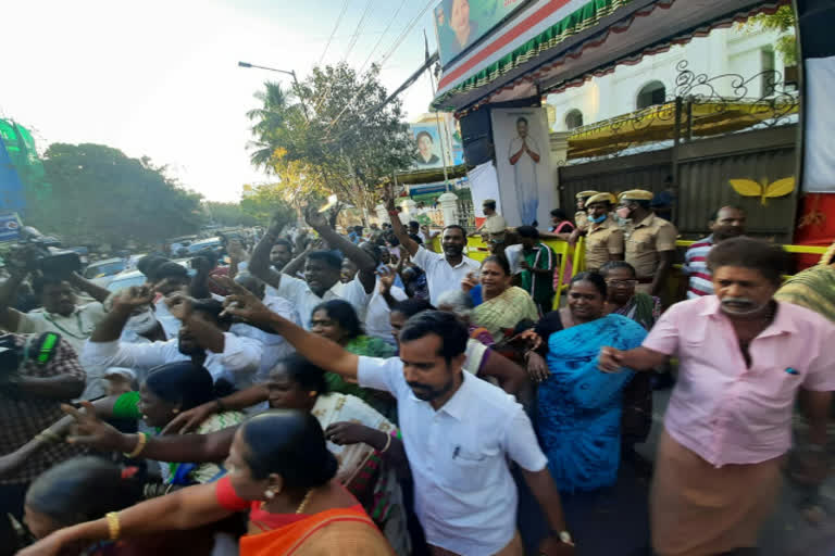 எழும்பூர் தொகுதியை ஜான் பாண்டியனுக்கு ஒதுக்கியதற்கு அதிமுகவினர் எதிர்ப்பு