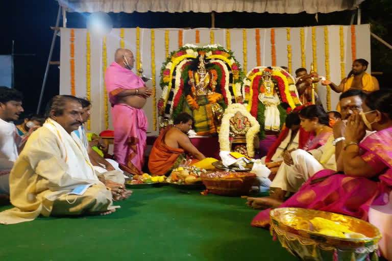 The marriage of Shiva and Parvati took place at the Thousand Pillars Temple