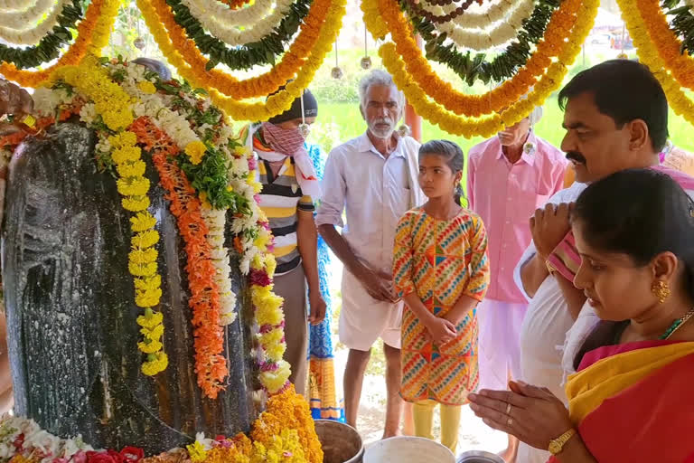 yadadri-bhuvanagiri-district-sansthan-narayanapuram-mandal-shaiva-shrines-crowded